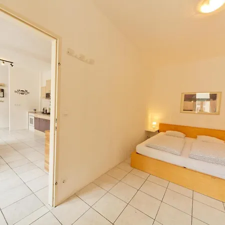 Apartments In Vienna Near Schoenbrunn & Westbahnhof - Keyless Check-In Exterior photo
