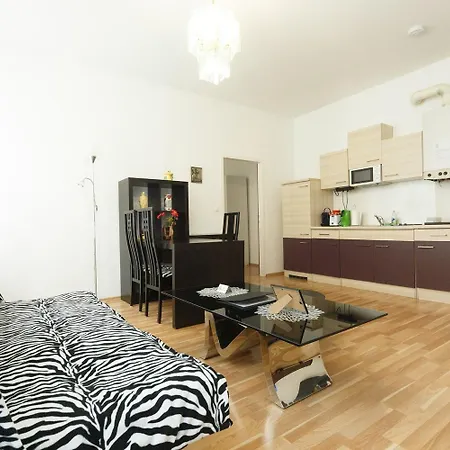 Apartments In Vienna Near Schoenbrunn & Westbahnhof - Keyless Check-In Exterior photo