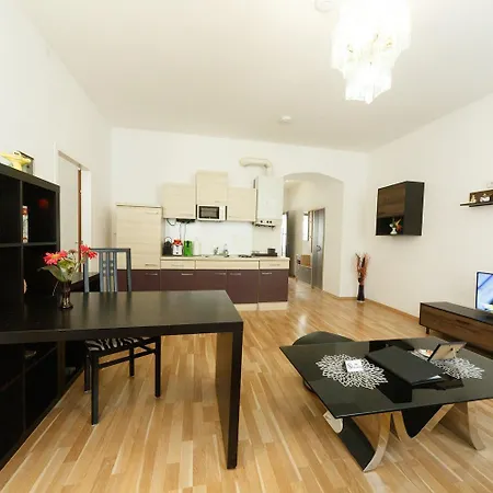 Apartments In Vienna Near Schoenbrunn & Westbahnhof - Keyless Check-In Exterior photo