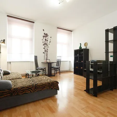 Apartments In Vienna Near Schoenbrunn & Westbahnhof - Keyless Check-In Exterior photo