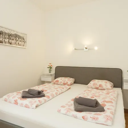 Apartments In Vienna Near Schoenbrunn & Westbahnhof - Keyless Check-In Exterior photo