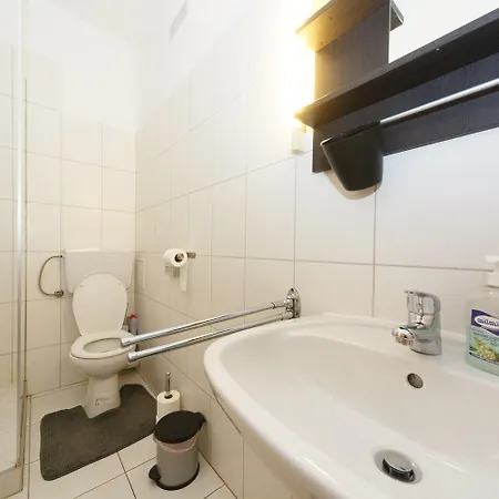 Apartments In Vienna Near Schoenbrunn & Westbahnhof - Keyless Check-In Exterior photo