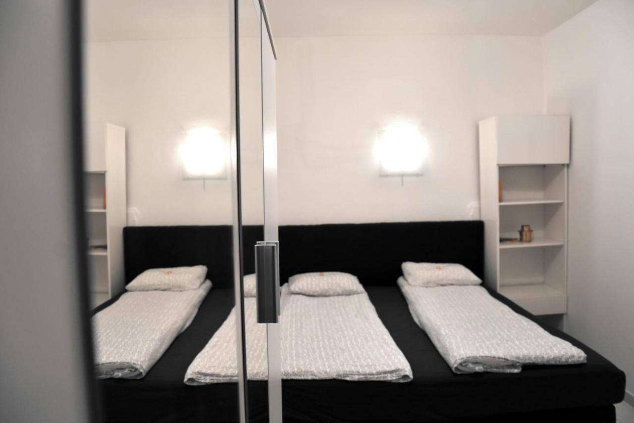 In Near Schoenbrunn & Westbahnhof - Keyless Check-in Apartment *