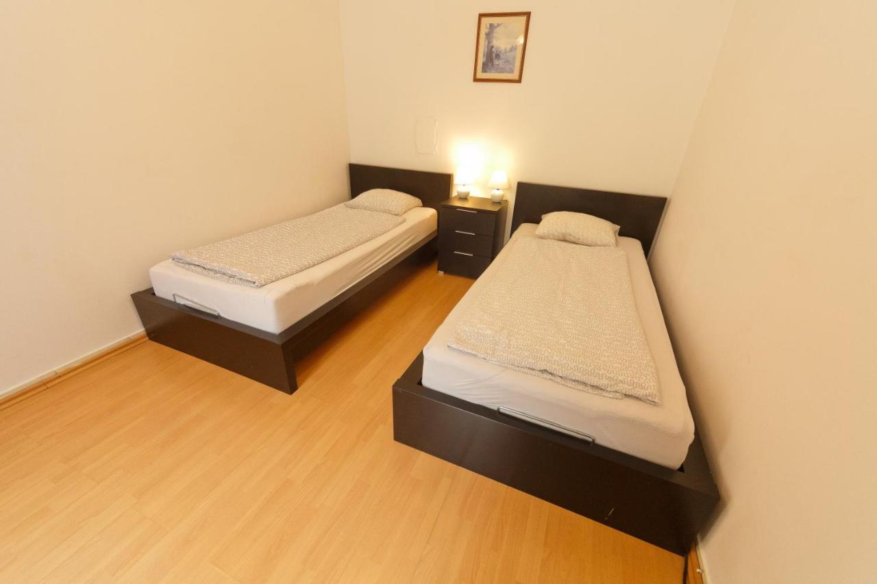 Apartment In Near Schoenbrunn & Westbahnhof - Keyless Check-in Vienna