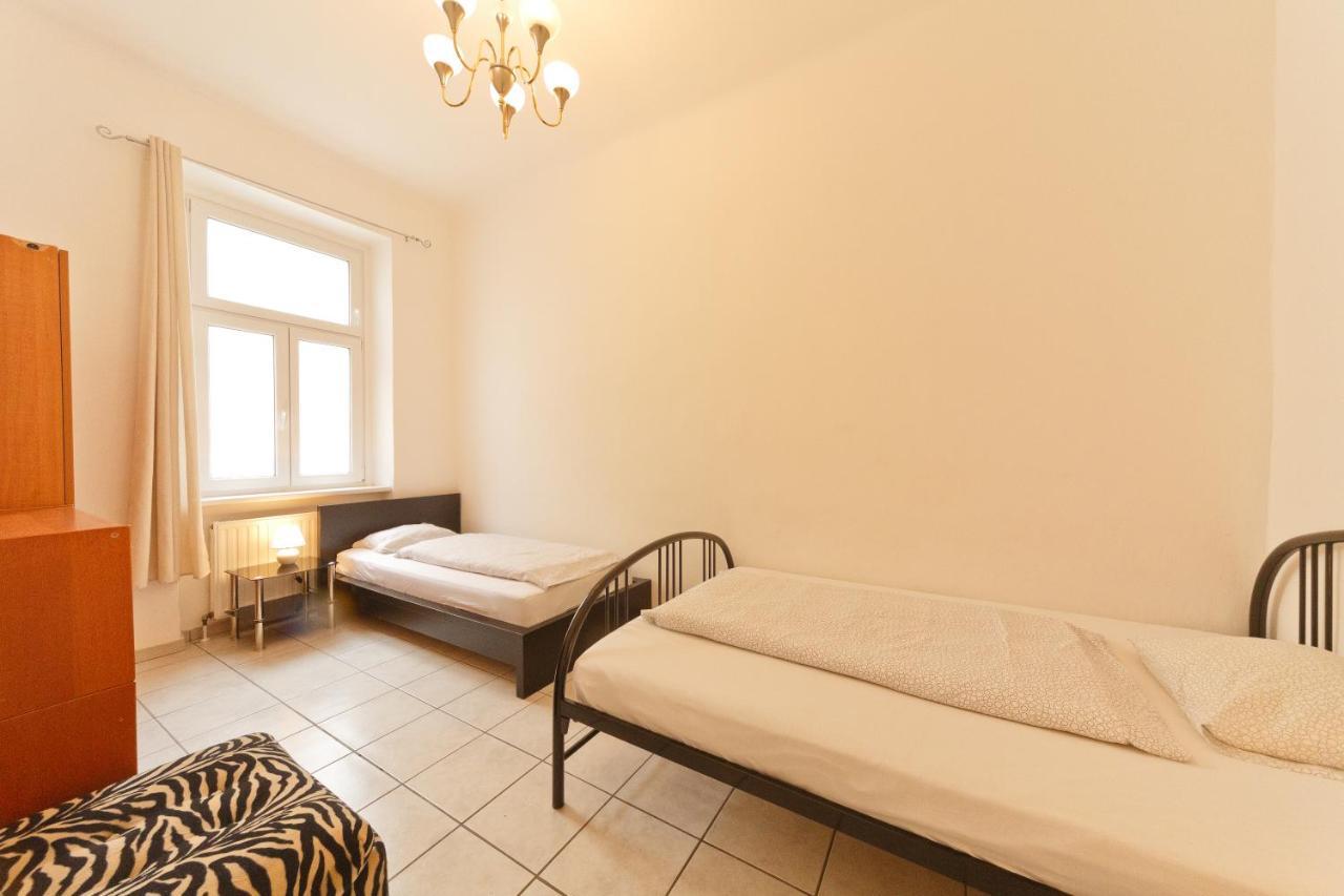 In Near Schoenbrunn & Westbahnhof - Keyless Check-in Apartment Vienna