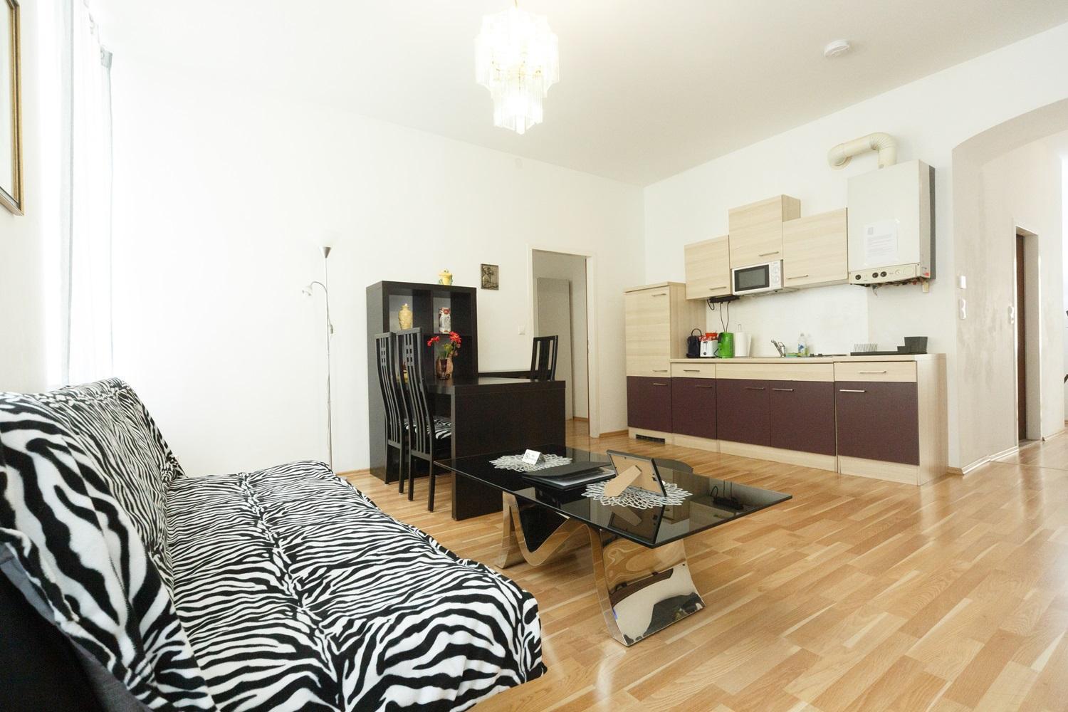 In Near Schoenbrunn & Westbahnhof - Keyless Check-in Apartment Vienna