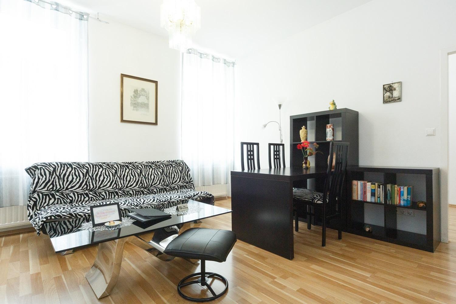 In Near Schoenbrunn & Westbahnhof - Keyless Check-in Apartment Vienna