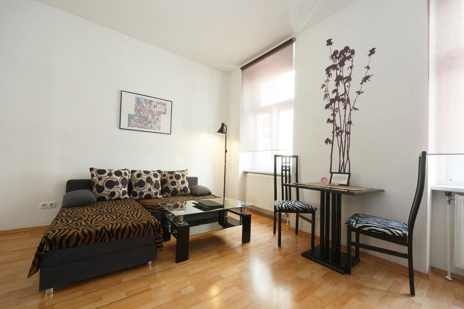In Near Schoenbrunn & Westbahnhof - Keyless Check-in Vienna