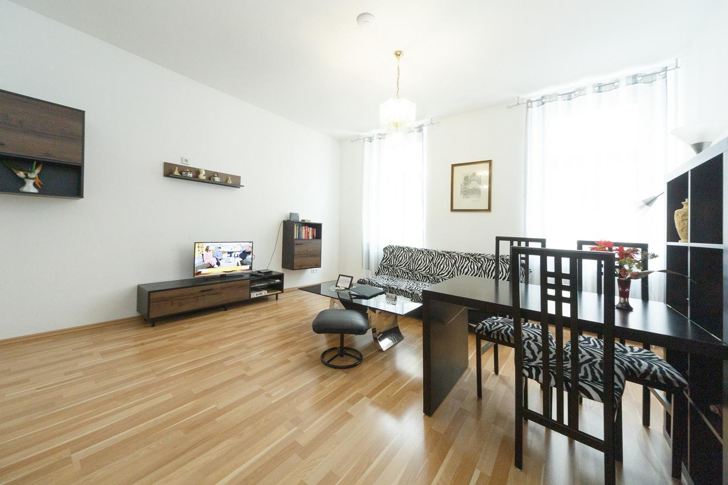 In Near Schoenbrunn & Westbahnhof - Keyless Check-in