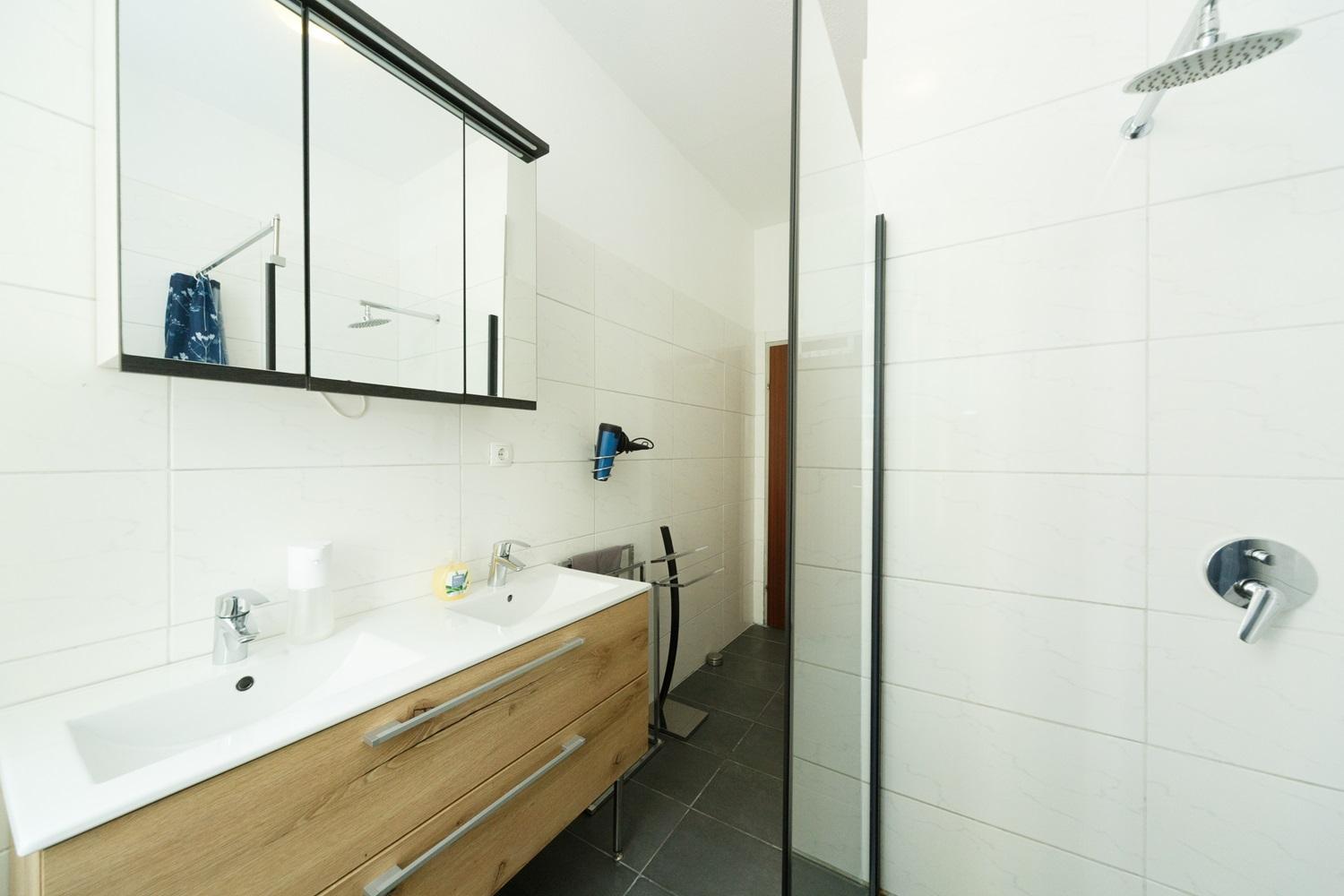 In Near Schoenbrunn & Westbahnhof - Keyless Check-in