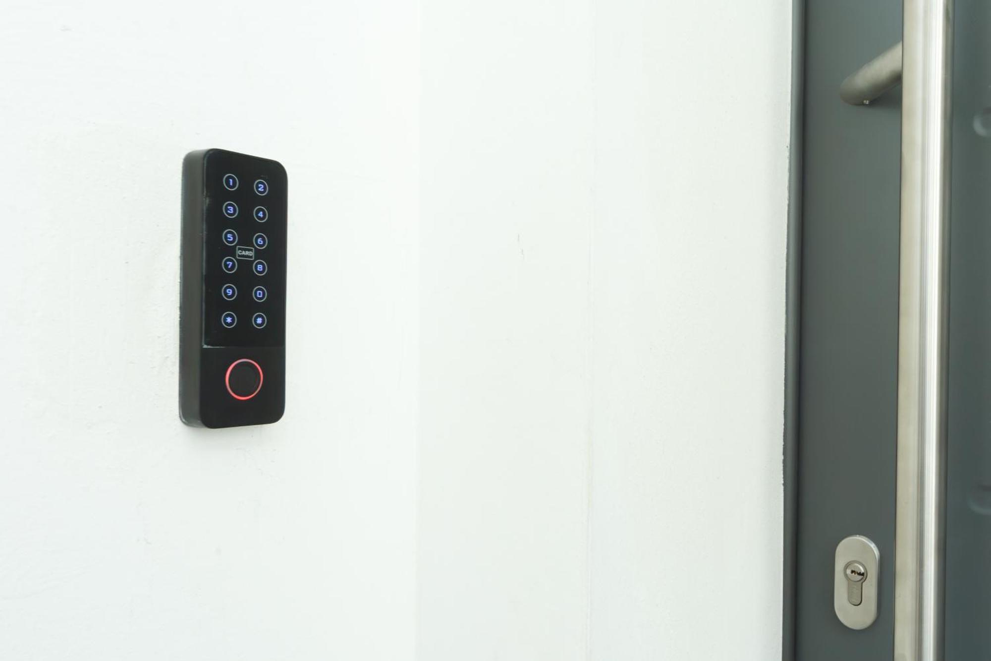 In Near Schoenbrunn & Westbahnhof - Keyless Check-in Apartment *