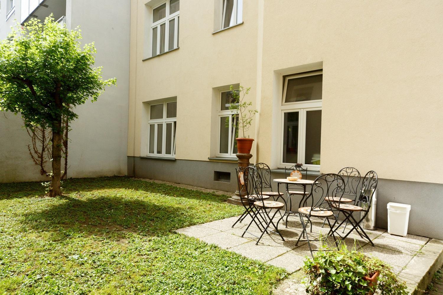 In Near Schoenbrunn & Westbahnhof - Keyless Check-in *